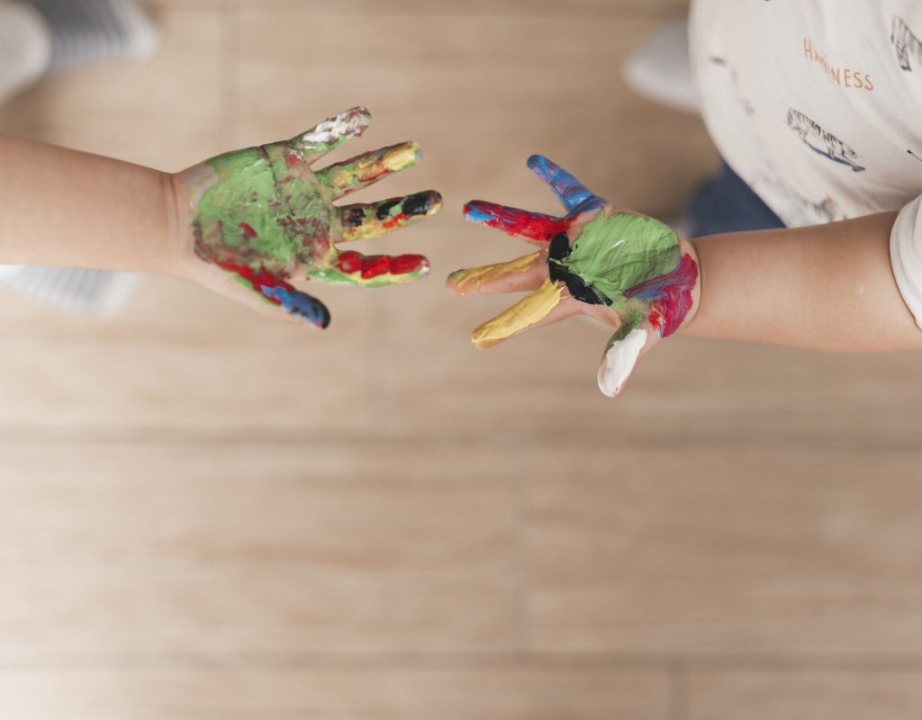 hands-child-with-paint